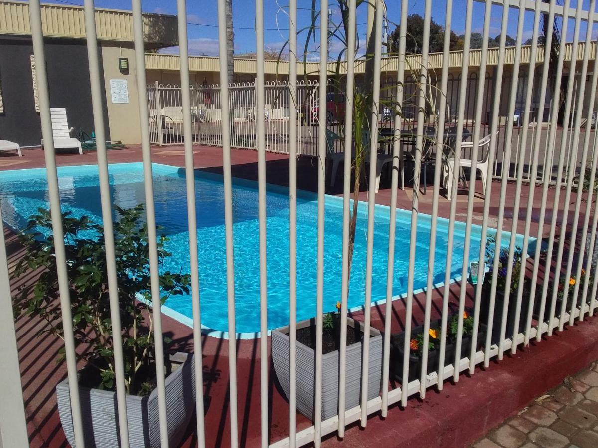 Desert Sand Motor Inn Broken Hill Exterior foto